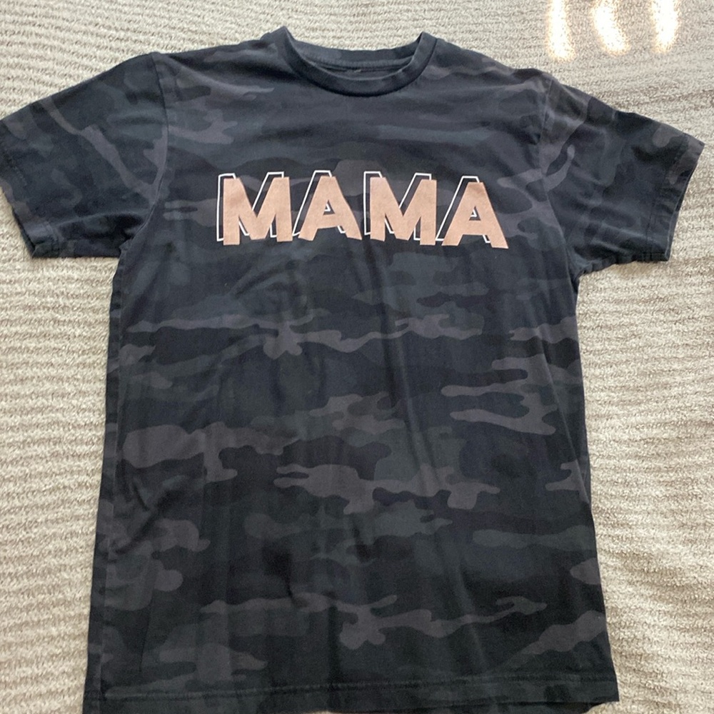 Sweet tee’s MAMA shirt! SZ: M